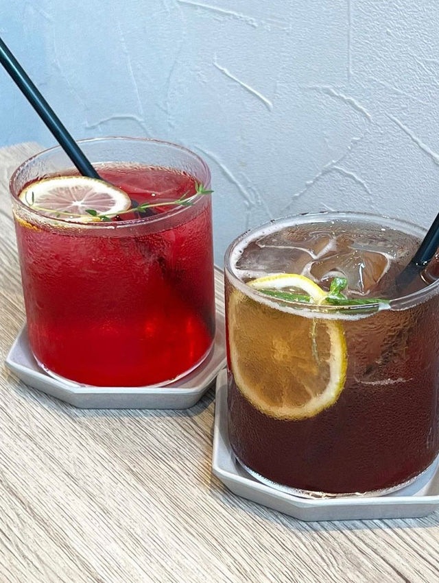 【福岡カフェ】カラフルなチーズケーキとドリンクが楽しめる