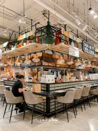 แวะนั่งกินอาหารใน Gourmet Market แบบทำให้กินสดๆ 