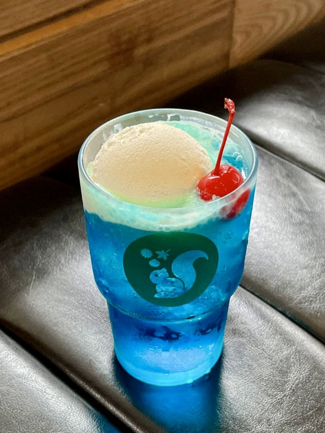 서초구 방배동의 몽글몽글 🌊시티팝 감성 💙 푸딩과 밀크소다가 맛있는 카페투어