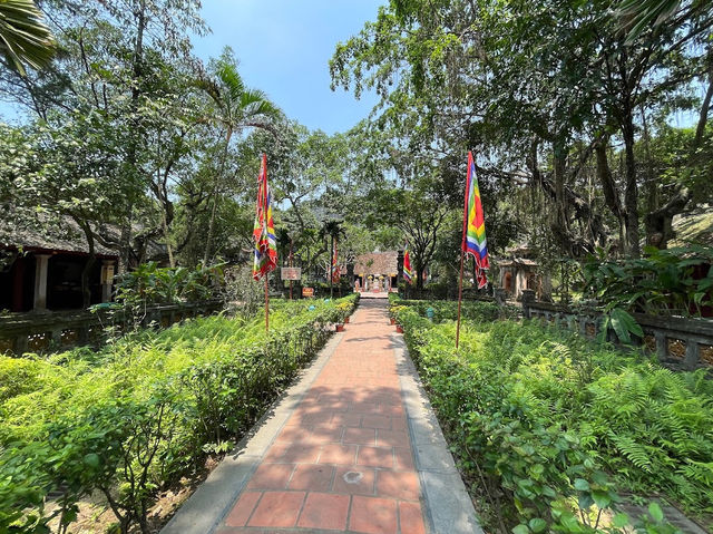 Temple of Emperor Le Dai Hanh