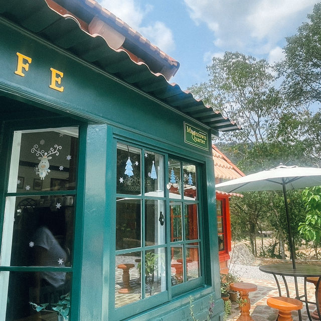 มูนทาว ควอเตอร์ (MQ Cafe’) ท่าใหม่ จันทบุรี