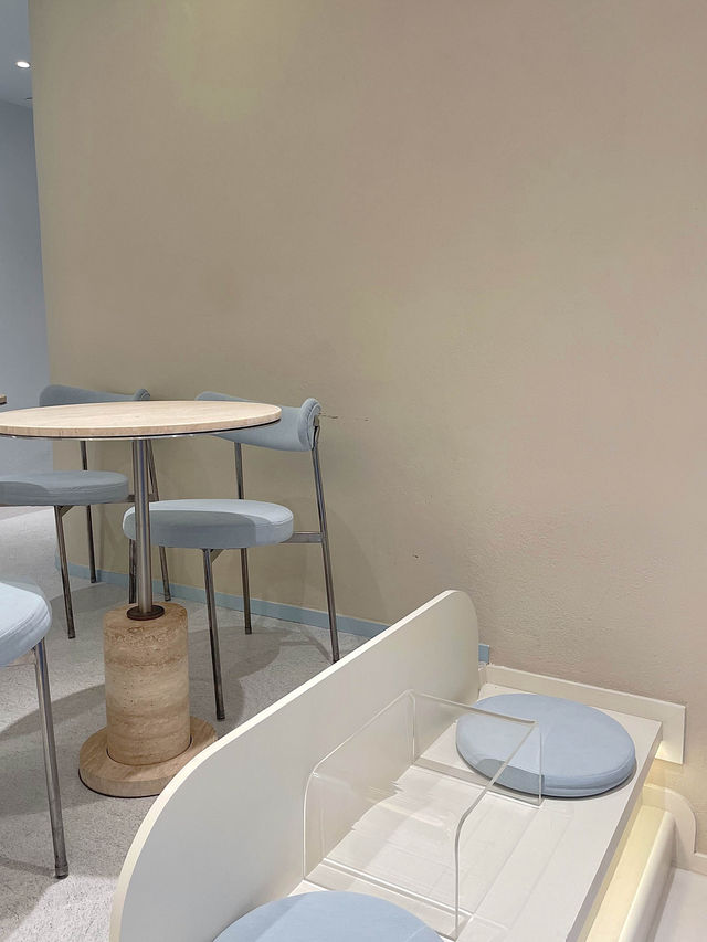 灣仔粉藍色清新打卡咖啡店-in:joi