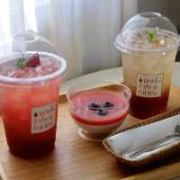 ดอกไม้ ประตู แจกัน คาเฟ่สไตล์โฮมมี่ พระราม 2 