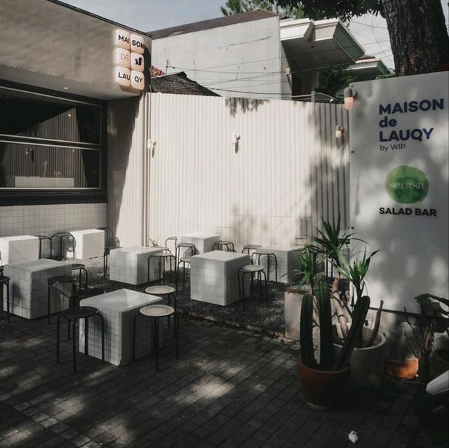 MAISON DE LAUQY | A COOL HANGOUT SPOT IN BANDUNG