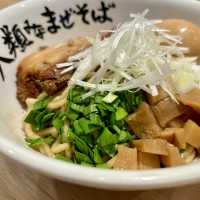 【大阪・京橋】人類みな麺類ブランドのまぜそば専門店「人類みなまぜそば京橋店」