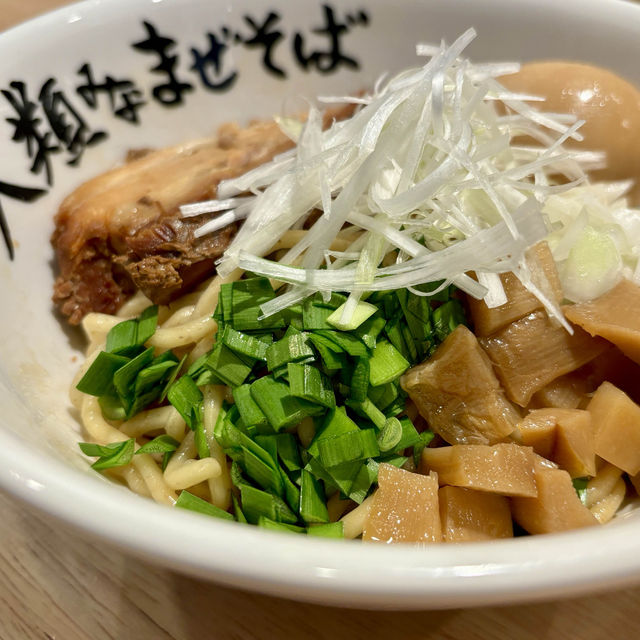 【大阪・京橋】人類みな麺類ブランドのまぜそば専門店「人類みなまぜそば京橋店」