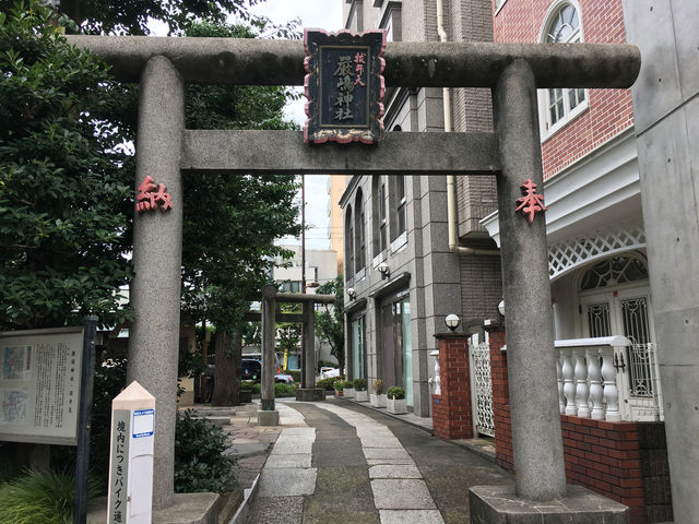 東京新宿的靜謐之地：探訪嚴嶋神社抜弁天