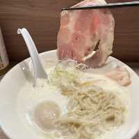 太子拉麵界新貴．泡沫系豚雞白湯