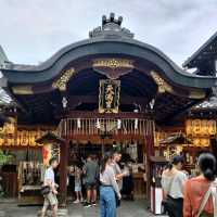 京都景點｜隱身商店街能增長學問智慧、金牛求財富—錦天滿宮