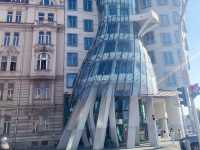 布拉格跳舞的房子（Dancing House)