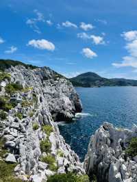 【和歌山県:由良】白い岩礁と青い海が美しい白崎海洋公園