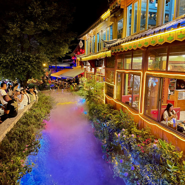 See all the colors of the rainbow in Lijiang