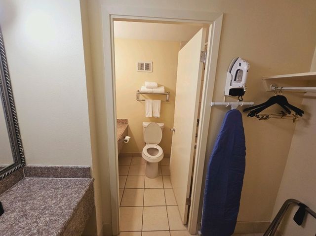 Stay here if you want some place nearby George Bush Intercontinental Airport