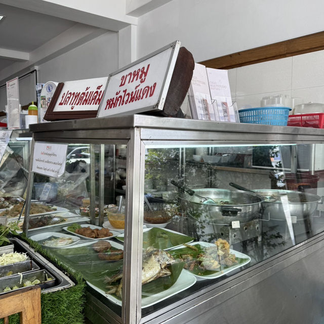 ร้านอาหาร แดง-ดำ 