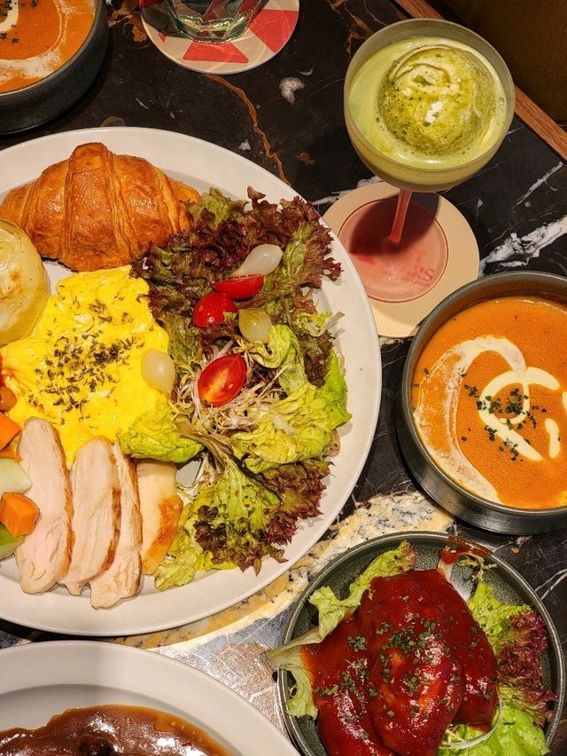 尖沙咀氣氛music bar 嘆brunch飲高質咖啡