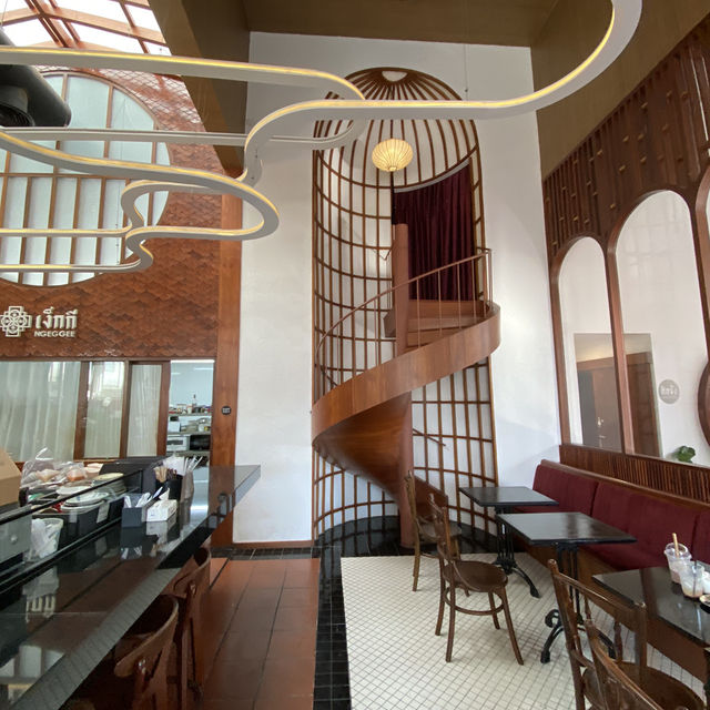 NGEGGEE CAFE
