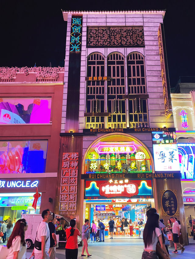 Guangzhou most bustling street 🚧