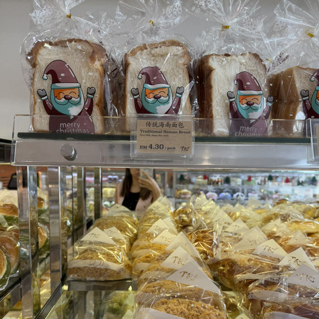 A Christmas Wonderland at TK Bakery! 🎄