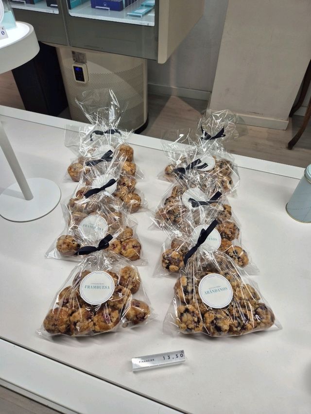 🎂 디저트 애호가를 위한 천국, Hofmann Bakery 🎂