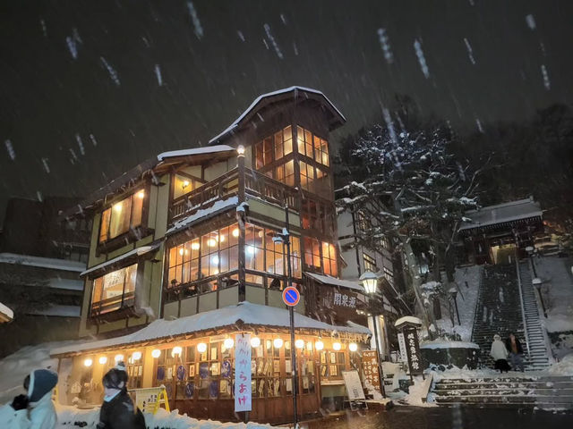 The Magical Night View of Kusatsu Yubatake
