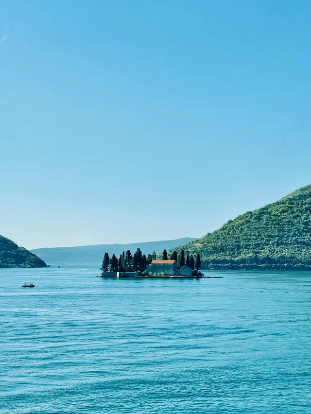 【絶景🇲🇪】アドリア海の宝石、岩礁の聖母⛪️