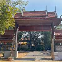 ⛩ มาทำบุญ ถ่ายรูปความสวยงามที่ วัดม่วง