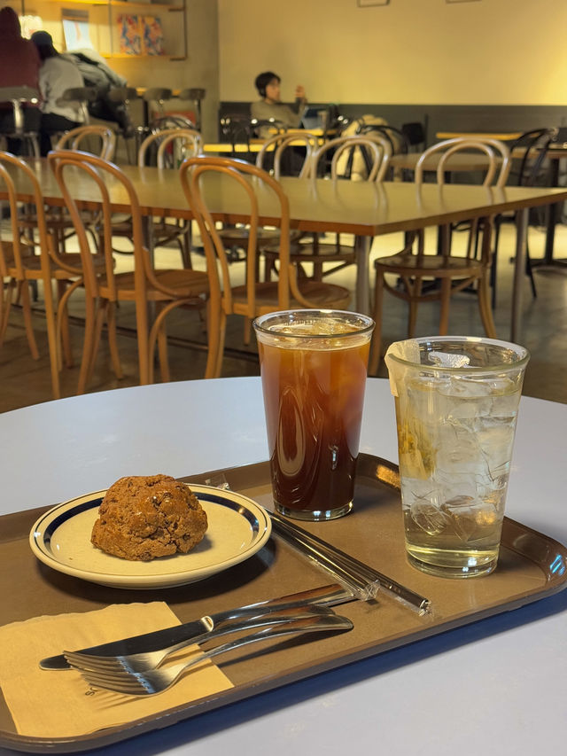 늦은 밤까지 카공하기 좋은 신당 카페☕️📚 