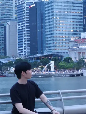 沿著河畔浪漫漫步 