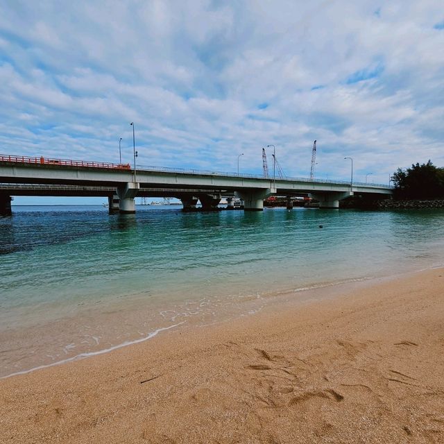 【沖繩】神社建造在海浪拍打的岸邊的巨大珊瑚礁之上
