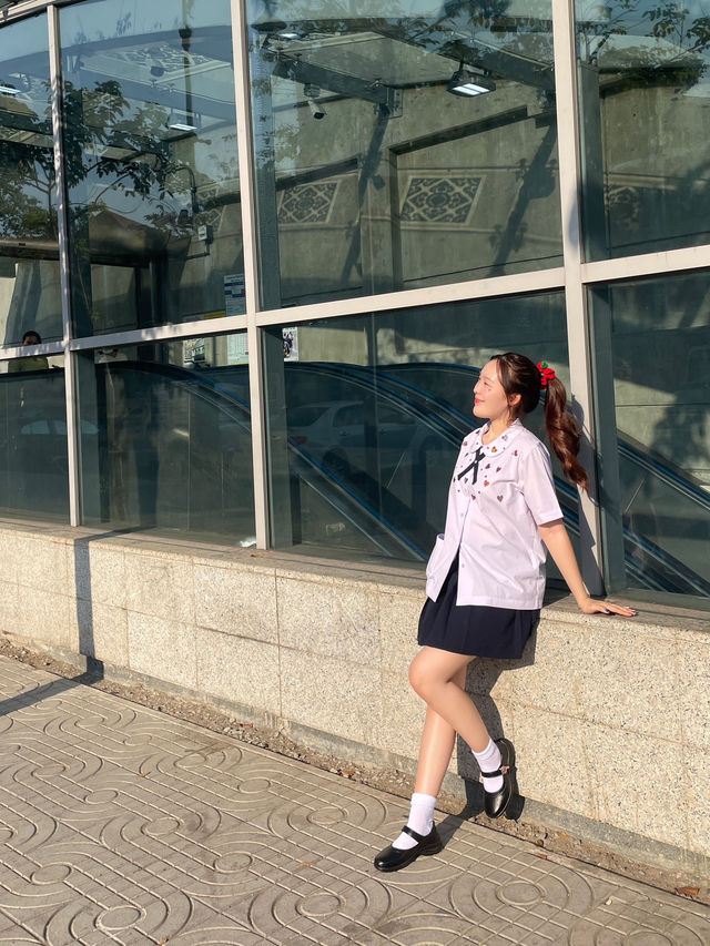 📸 ถ่ายชุดนักเรียนที่ “ปาดคลองตลาด” 