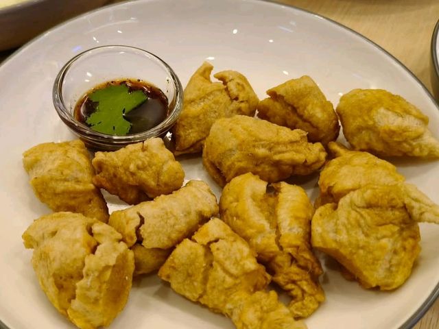พามาทานบุฟเฟ่ต์สตรีทฟู้ดไทย