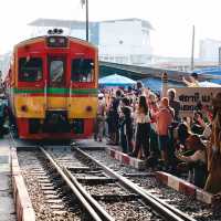 ตลาดร่มหุบ