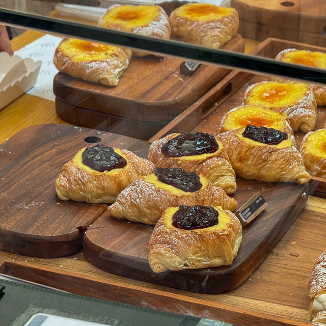 คาเฟ่สไตล์ฝรั่งเศส บรรยากาศกลางสวนสุดชิล #พัทยา 🥐