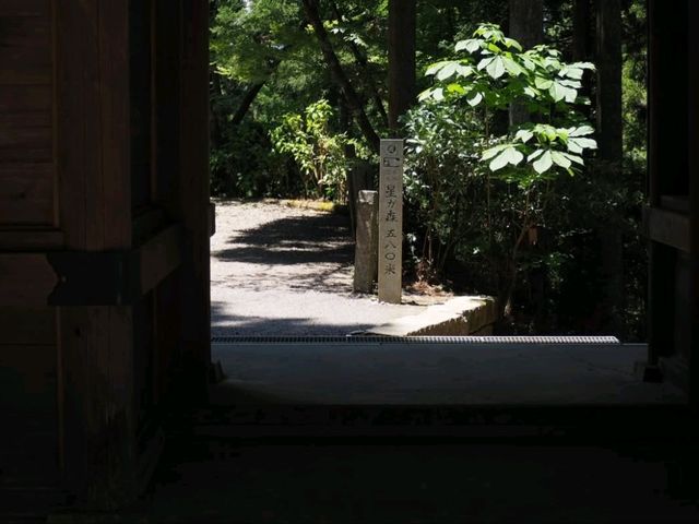 霊山石鎚の真正面。パワースポット
