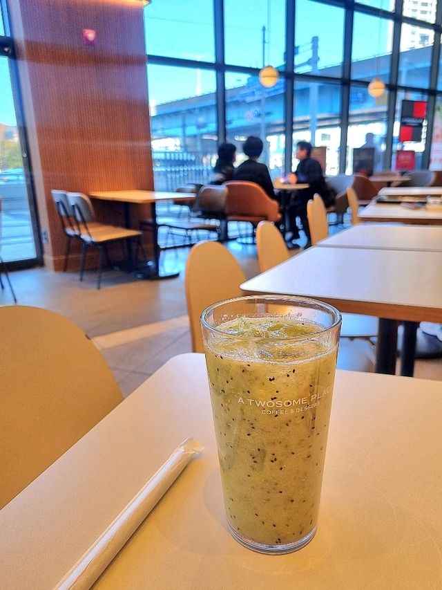 대화하기 좋은 투썸플레이스 부산개금점🥝