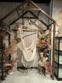 Cozy Shopping Experience at Hooga