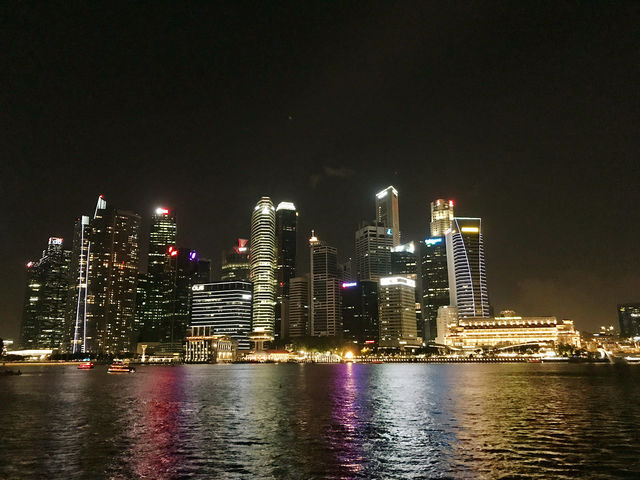 Singapore’s Iconic Nightscape: Marina Bay in Motion