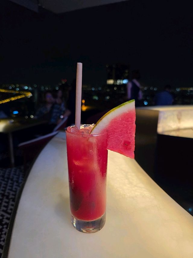 曼谷素坤逸怡思得酒店：旅遊愛好者的城市基地 🌟🏙️