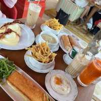 A memorable restaurant with a river view