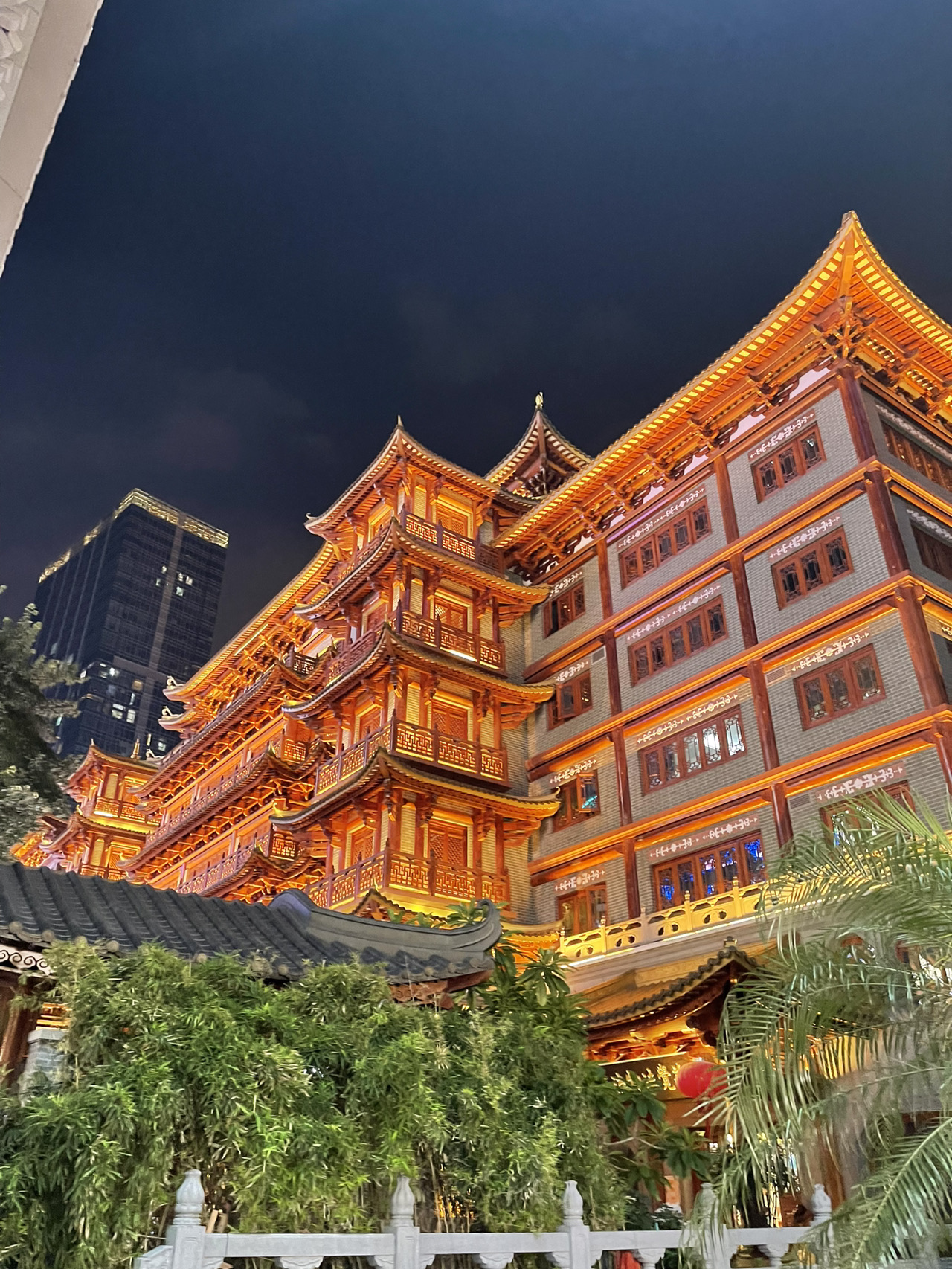 Da Fo Si Temple Beijing Road Guangzhou! It's a historic Buddhist temple located on Beijing Road, Guangzhou, Guangdong Province, China. Here's what you need to know:

⏳History
- Da Fo Si Temple, also known as the Temple of the Great Buddha, has a history dating back to the Southern Song Dynasty (1127-1279 AD).
- The temple has undergone several renovations and expansions throughout the centuries.

⛩️Architecture
- The temple complex covers an area of approximately 5,000 square meters.
- Its architecture is a blend of traditional Chinese and Buddhist styles, featuring intricate carvings, ornate decorations, and beautifully landscaped gardens.

🎫Main Attractions
1. *The Mahavira Hall*: Houses a stunning, 3-meter-tall (9.8 ft) statue of Buddha, surrounded by intricate carvings and decorations.
2. *The Buddhist Relics Pagoda*: A 3-story pagoda housing Buddhist relics and artifacts.
3. *The Temple Grounds*: Explore the peaceful gardens, courtyards, and walkways, perfect for a relaxing stroll.
4. *The Street Food*: Try local street food and snacks along Beijing Road, just outside the temple.

🔑Smart Tips
you can ask for free incense

🎟️Ticket: Free
📍Location: 88 Beijing Road, Yuexiu District, Guangzhou, Guangdong Province, China
🕰️Open hours: 8:00 AM - 8:00 PM.

Da Fo Si Temple Beijing Road Guangzhou is a hidden gem in the heart of the city. Its rich history, stunning architecture, and peaceful atmosphere make it a must-visit destination for anyone interested in Buddhism, Chinese culture, and history.
#guangzhou #china #beijinglu 