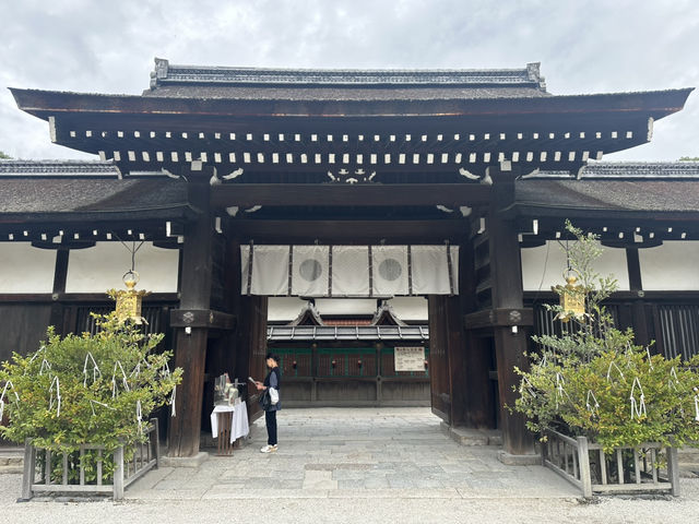 四季變幻中的靈性之旅：探訪京都賀茂御祖神社與其季節御守