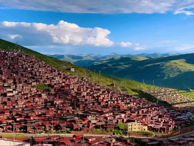 Serthar Buddhist Academy: A Majestic Sanctuary of Tibetan Wisdom