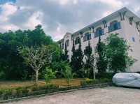 越南大叻市中心著名大學校區景點：Trường Cao Đẳng Đà Lạt，歐式園林藝術風格設計校區，適合打卡拍照📸