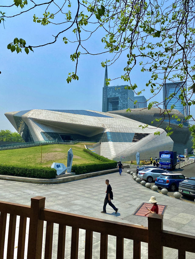 สิ่งปลูกสร้างดีไซน์สล้ำ Guangzhou Opera House📽️