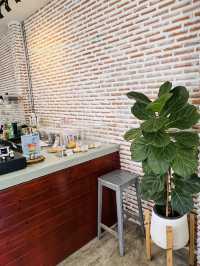 ANEW Bar & Coffee – คาเฟ่ฟีลดี มินิมอล