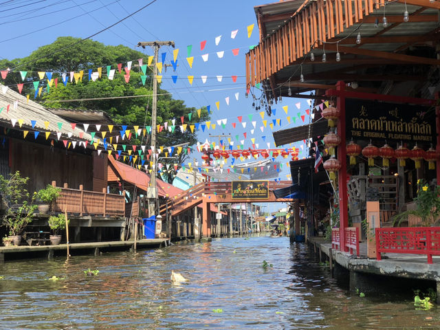 🛶 담넌 사두억 수상시장, 태국 전통의 살아있는 풍경