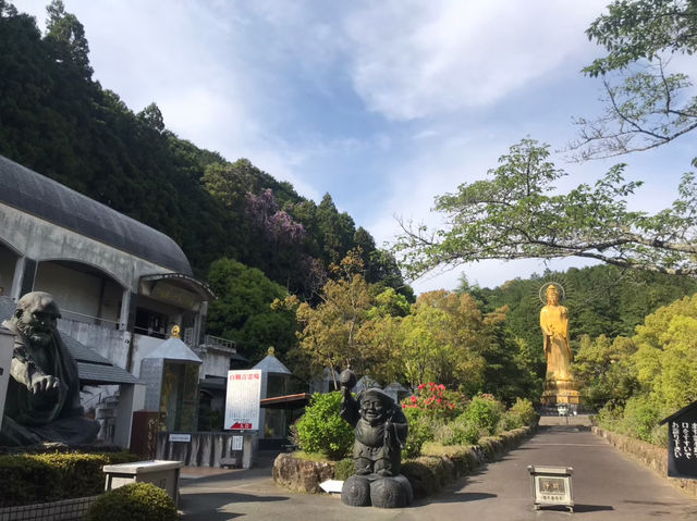 金色に輝く大観音に圧倒される！「寳珠山大観音寺」で非日常の絶景体験を