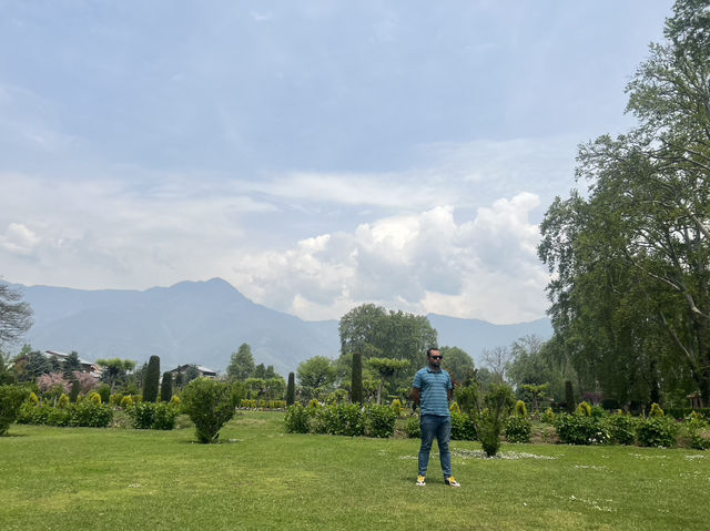 Everyone Must Visit Kashmir at least once in a life time