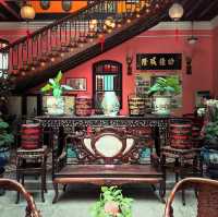🏯 Nyonya Nostalgia: Opulent Mansions, Spicy Secrets & a Ghost(?) Sighting in Penang 🌶️