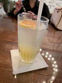 韓国🇰🇷聖水の広々カフェ☕️TENNÉ(テニ)🦊テラス席もあり🍕